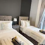 Luxury 2-Bedroom In Dubai Marina With Sea View