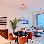 Canal Front - Luxury 2Br Stay In Al Wasl
