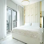 Keyrock Living - Lakeview Luxury In Zada Tower