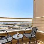 Lovely 1Bed With Balcony, Parking, Pool And Gym