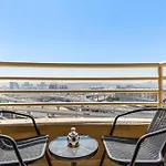 Lovely 1Bed With Balcony, Parking, Pool And Gym