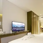 Waterfront Studio With Balcony Near Dubai Mall