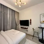 Studio Designer Azizi 41