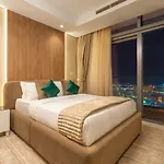 5 Star Rooftop Infinity Pool With Burj Khalifa Views