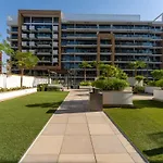 Veluxa - 2Bed With Skyline View In Azizi Riviera