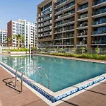 Veluxa - 2Bed With Skyline View In Azizi Riviera