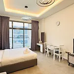 Spacious Studio Apartment Burj View With Balcony Free Parking By Belvilla