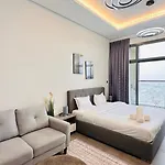 Upscale Studio Apartment Burj View With Balcony Free Parking By Belvilla