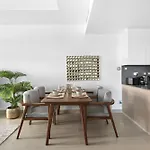 Vayk - Stunning 2 Bedroom Apartment With Sea View & Beach Access