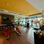 Deluxe 1-Bedroom Apartment With Pool, 5 Minutes From Dubai Mall & Burj Khalifa