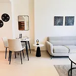Luxury 1-Bedroom Apartment At Burj Crown