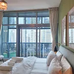 Next To Metro 1Bed With Panoramic Lake View
