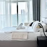 Vserve - Stylish Specious - 1 Bedroom With Canal View