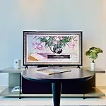 Vserve - Stylish Specious - 1 Bedroom With Canal View