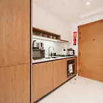 Sunny Studio, Pool, Villa Views, Near Metro