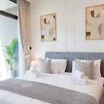 Brand New 1Br I Stay In Style I Canal & Burj Khalifa Views