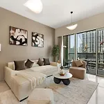 Smartstay At Grande Signature - Downtown Dubai City Views - Brand New Luxury Apartments