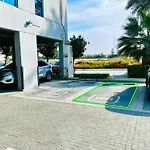 Spacious One Bedroom Apartment , Balcony, Pool & Garden View By Trueurbanbb
