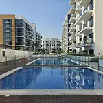 Peaceful Studio Getaway, 10 Mins From Dubai Mall