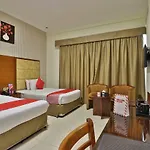 Oyo 101 Click Hotel