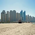 Two Continents Holiday Homes - Sea And Palm Jumeriah View Four Bedroom Apartment -Free Airport Pick-Up