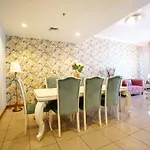 Two Continents Holiday Homes - Sea And Palm Jumeriah View Four Bedroom Apartment -Free Airport Pick-Up