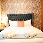 Two Continents Holiday Homes - Sea And Palm Jumeriah View Four Bedroom Apartment -Free Airport Pick-Up