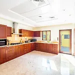 Lux - The Dubai Paradise Palace