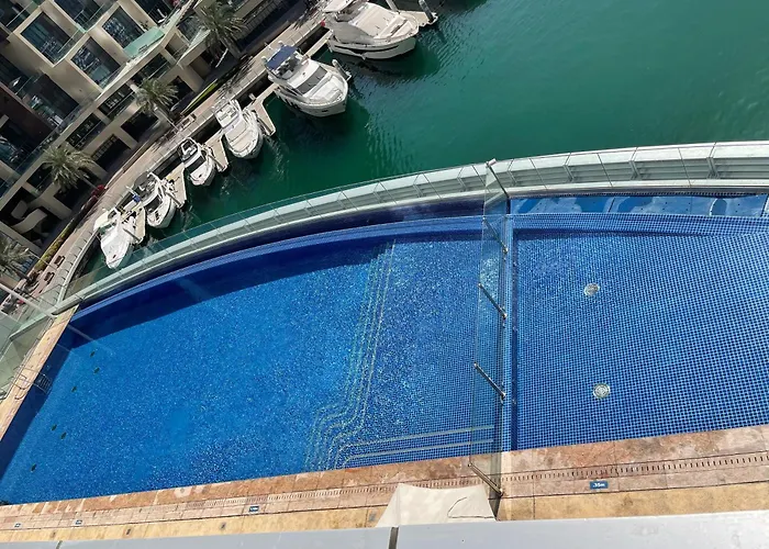 Cayan Tower Luxury Apartment With Sea View