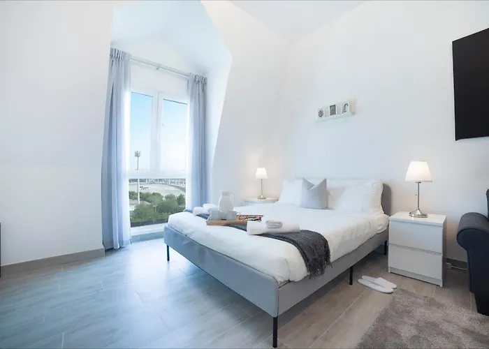 Luxe Studio Near Discovery Gardens Metro Station