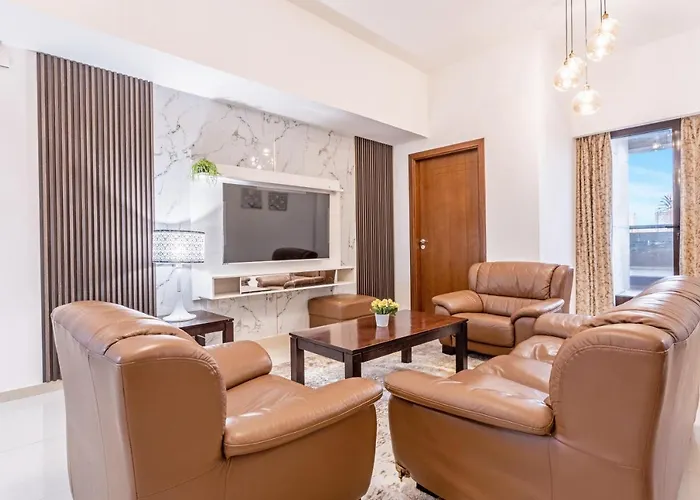 Live Spacious 3Br - All En Suite With Balcony