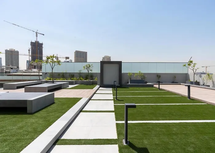 Ultimate Stay Modern Studio With Pool View In Jvc
