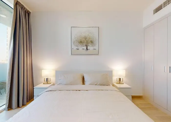 Lovely And Spacious 1 Bedroom With Extra Sofa Bed