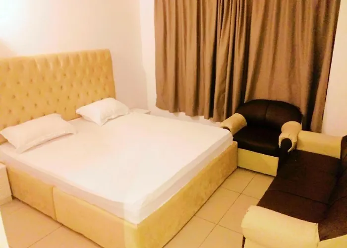 Private Lodge In Shared Apartment