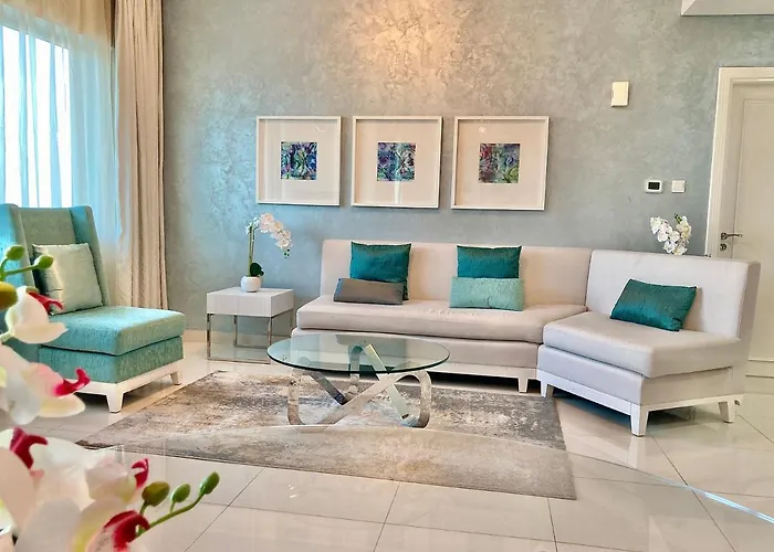 Superhost - High-Rise Chic Apt With Incredible Skyline Views