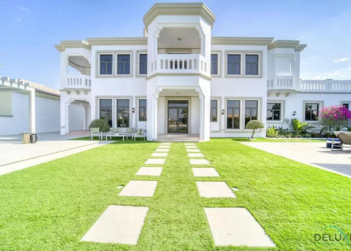 Signature 6Br Villa With Assistant Room And Private Pool In Frond F Palm Jumeirah By Deluxe Holiday Homes