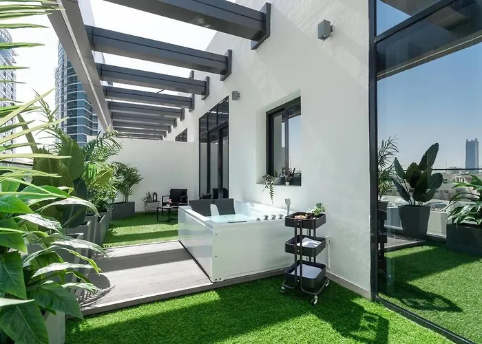 Unique Apt With Private Jacuzzi In Dubai