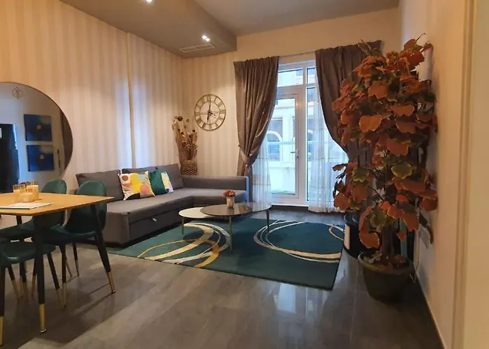 Luxury Home A Short Drive Away From Dubai Downtown