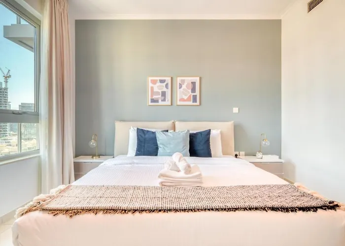 Burj Residence 7, Downtown Dubai - Mint Stay