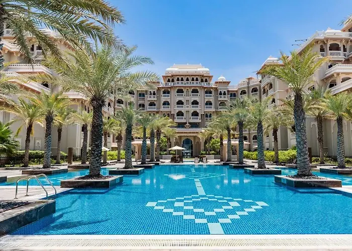 Palm Jumeirah Spacious 1 Bed Private Beach