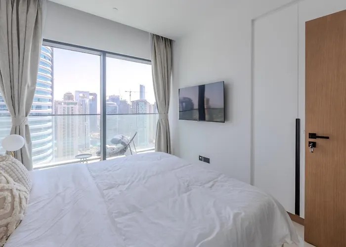 Luxe Nautical Style Apartment 2 Bd In Vida Yacht Club