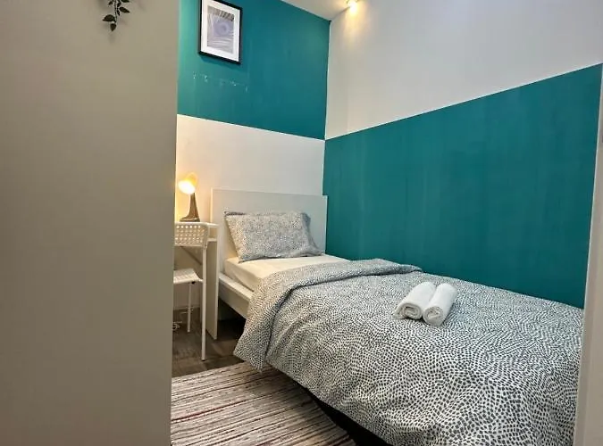 Epic Partition Room In Barsha Near Metro