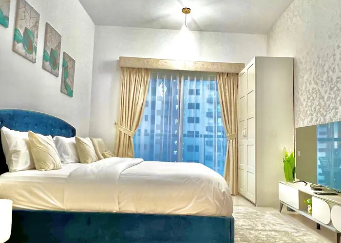 Elegant Marina View Studio King Bed
