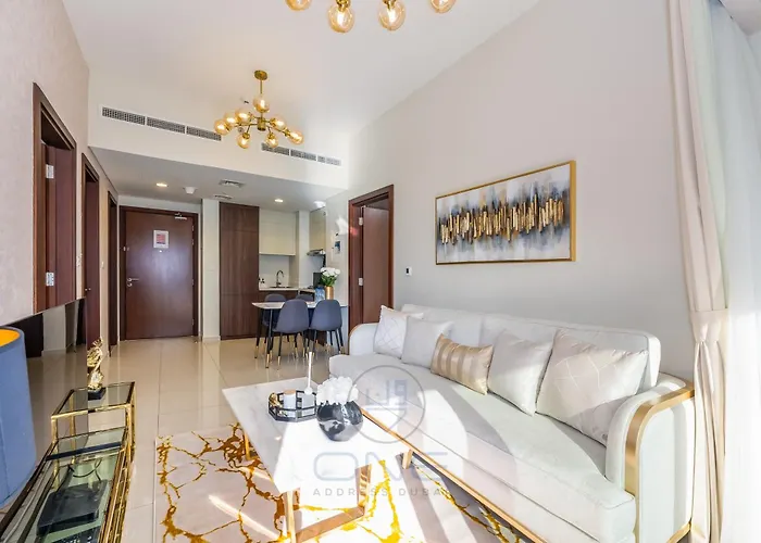 Elegant 2 Bedroom @ Near Downtown W/ Large Terrace & Canal View