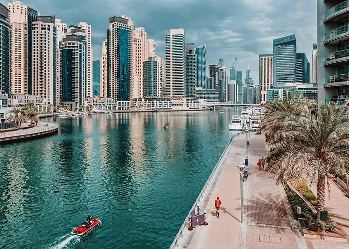 Success Luxury Apartment - 5 Min Away Marina Corniche - Free Housekeeping Provided Everyday-24-7 Staff Available For Services