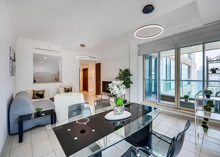 Breathtaking Marina View Apartment In Al Murjan