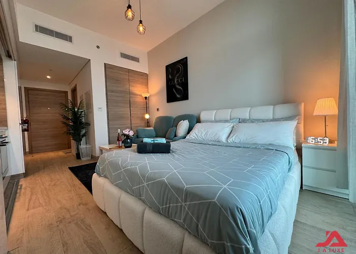 Warm Cozy Partial Sea View Apt In Dubai Marina With Modern Gym & Pool, Steps To Jbr Beach, Marina Walk & Metro