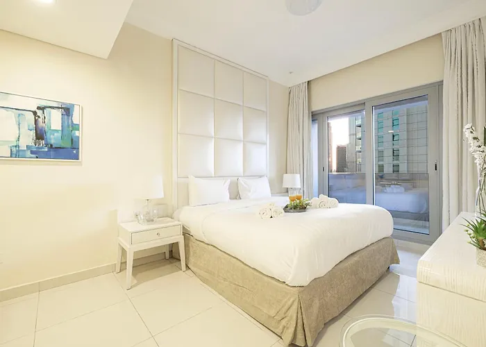 2 Minute Walk To Dubai Mall - 3 Bedroom Burj Khalifa View With Pool And Spa