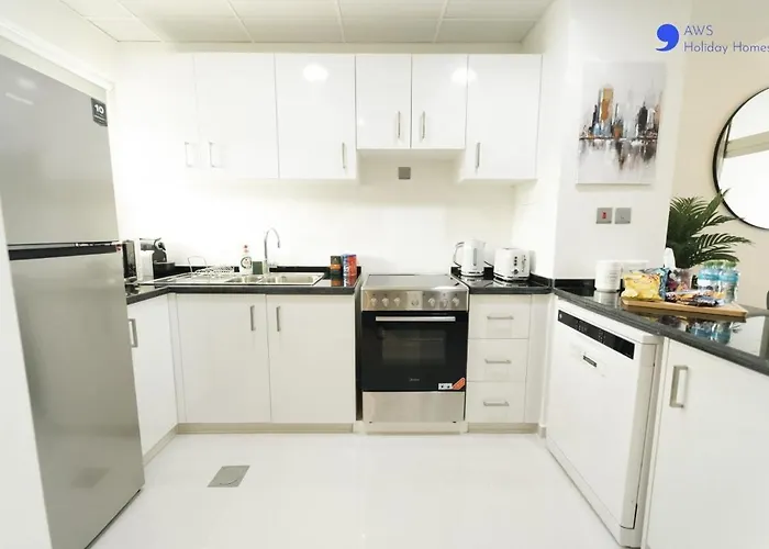 Aws Holiday Homes - Elegant Townhouse With Garden