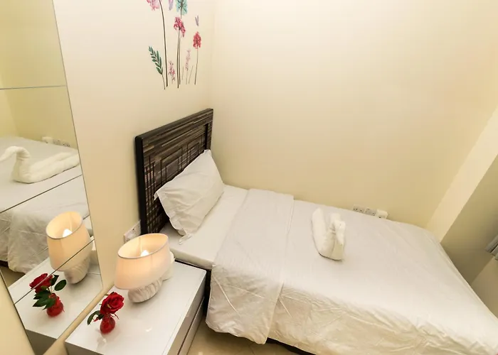 Roomy Dubai Hostel Small Rooms And Partitions At Marina
